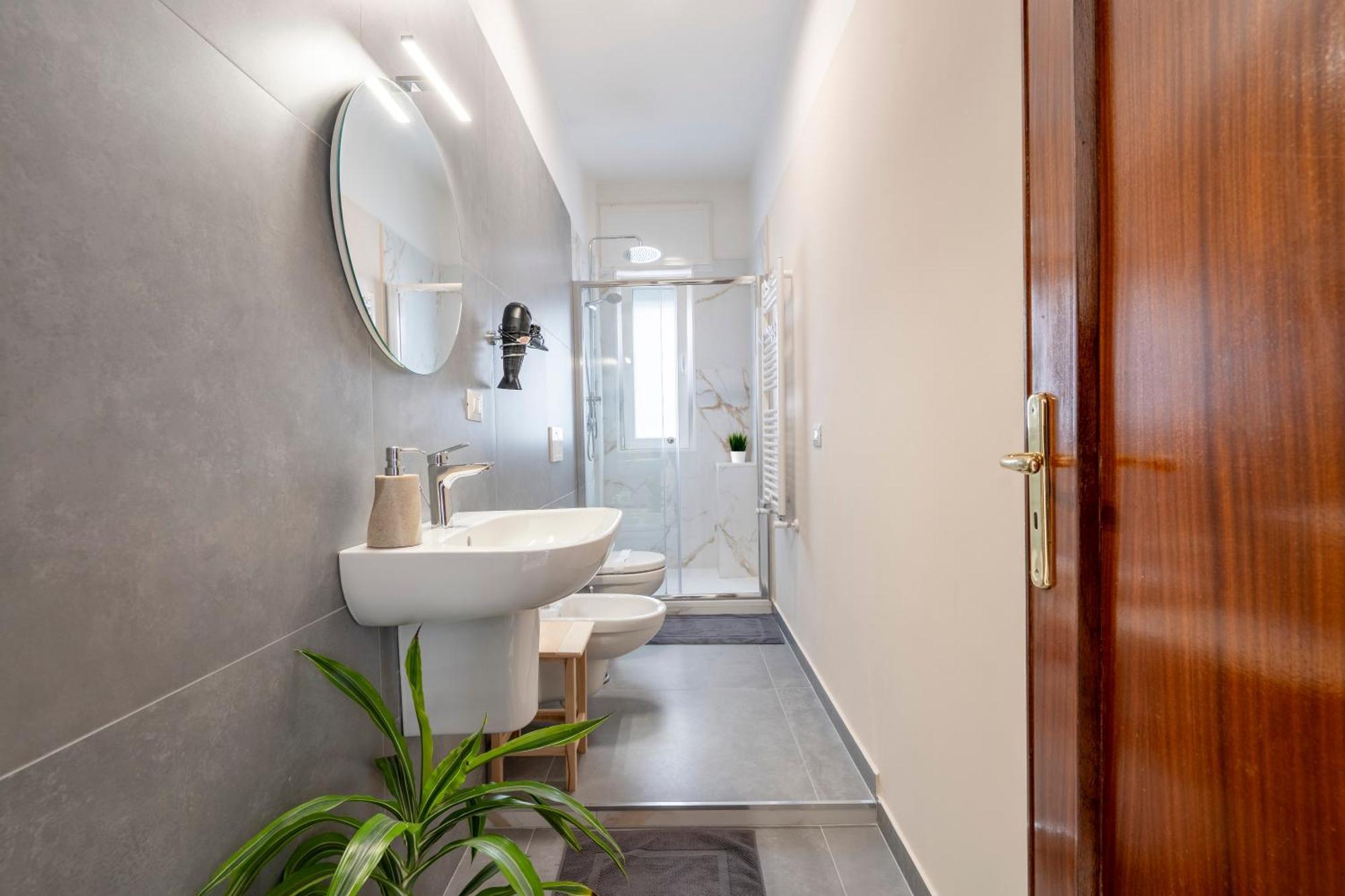 Miki'S Home - Central Rooms Bari Bagian luar foto