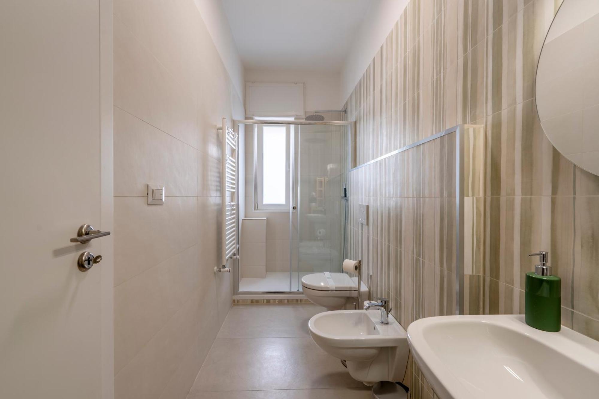Miki'S Home - Central Rooms Bari Bagian luar foto